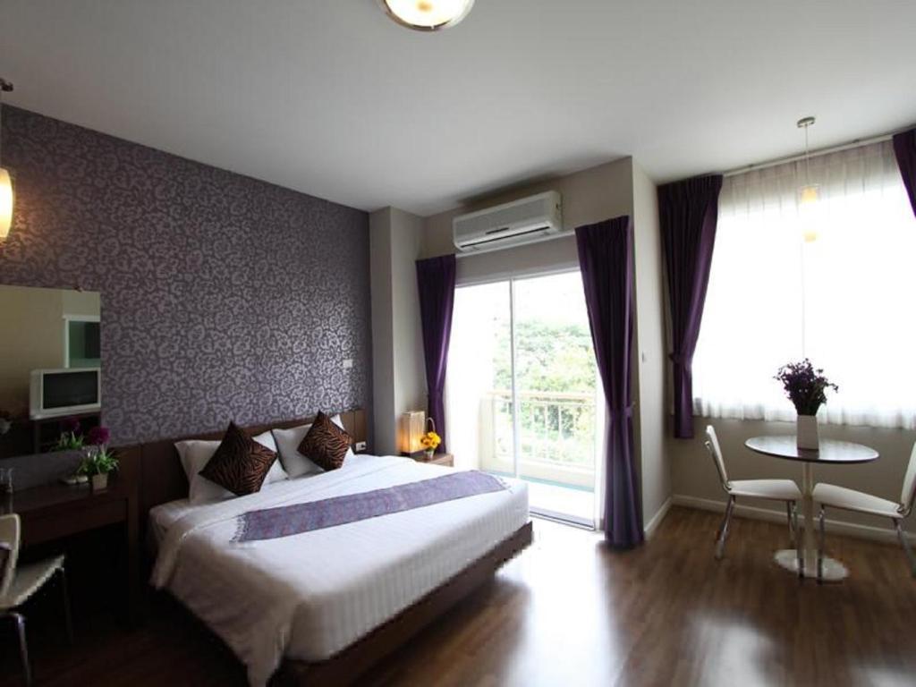 Baiyoke Ciao Hotel Chiang Mai Quarto foto